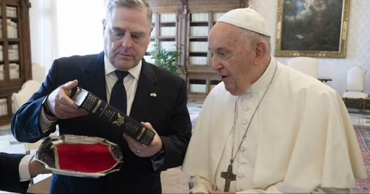 Генерал Міллі зустрівся з Папою Франциском – обговорили війну в Україні