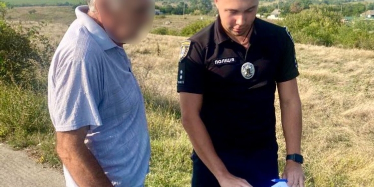 Поширював матеріали з символікою комуністичного тоталітарного режиму – мешканцю Южноукраїнська на Миколаївщині повідомлено про підозру