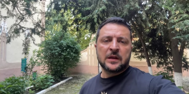 «Москва веде битву за глобальну катастрофу»: Зеленський розповів не тільки про візит на Закарпаття, але й про нічну атаку російських терористів (ВІДЕО)