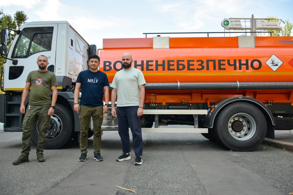 ДП "Агенція місцевих доріг Миколаївської області" отримало сучасний бензовоз (ФОТО) 2