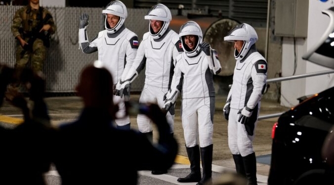 Crew Dragon з 4 астронавтами на борту стартував до МКС (ВІДЕО)