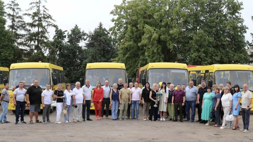 Для Миколаївщини придбано 19 шкільних автобусів – вони передані громадам (ФОТО) 2