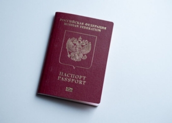 Управління у справах громадянства та міграції Латвії готується розсилати листи громадянам Росії із закликом поїхати з країни