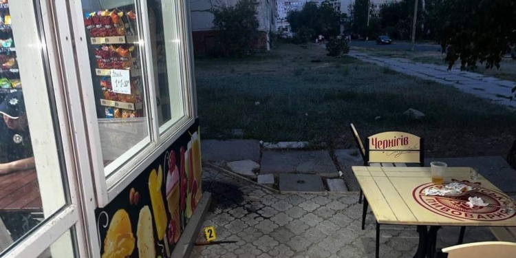 У Миколаєві два чоловіки посварились у кафе – один тепер з ножовим пораненням в лікарні (ФОТО)