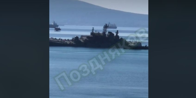 Один корабель в бухті Новоросійська таки підбитий (ВІДЕО)