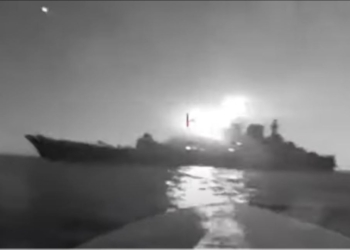 Відео зіткнення морського дрона з ВДК  «Оленегорский горняк» в бухті Новоросійська (ВІДЕО)