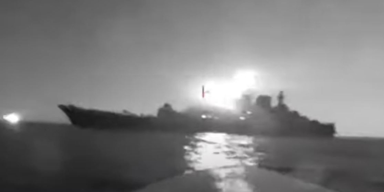 Відео зіткнення морського дрона з ВДК  «Оленегорский горняк» в бухті Новоросійська (ВІДЕО)