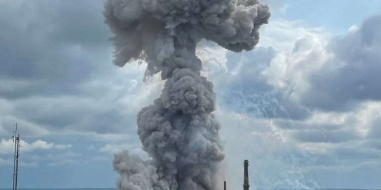 Потужний вибух у Сергієвому Посаді – в небо піднявся величезний гриб диму (ФОТО, ВІДЕО)
