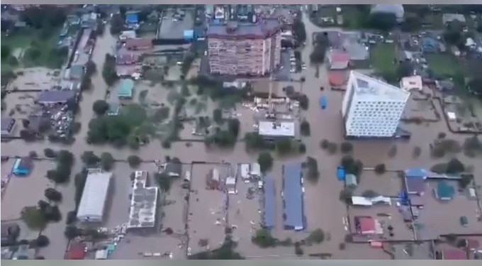 Карма? В російському Уссурійську прорвало дамбу – місто затопило (ВІДЕО)