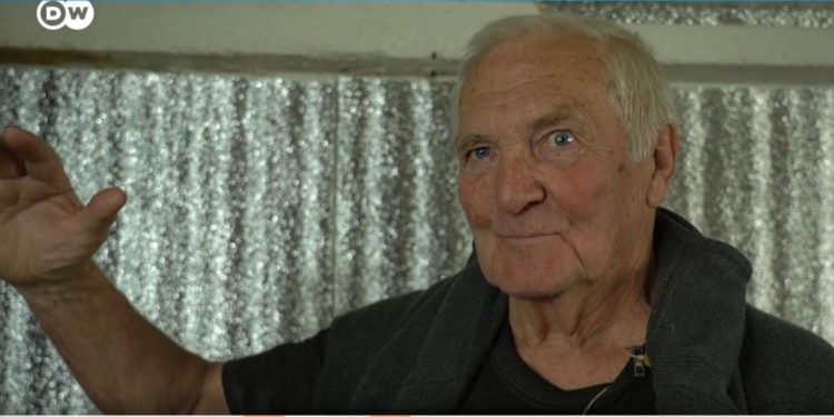 Пенсіонер під Києвом завчасно вирив бункер – готувався до війни. Ховався там не сам (ВІДЕО)