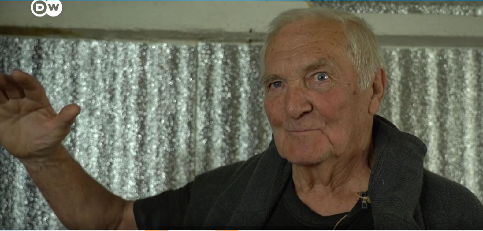 Пенсіонер під Києвом завчасно вирив бункер – готувався до війни. Ховався там не сам (ВІДЕО)