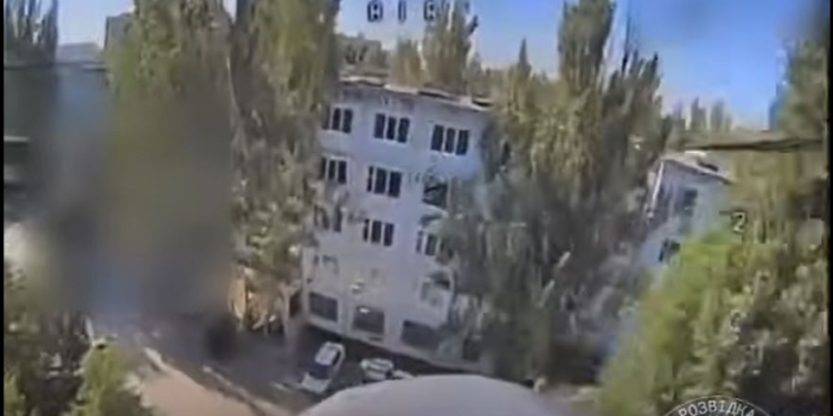 Потужний вибух в Енергодарі – дрон завітав на нараду керівників “поліції” (ВІДЕО)