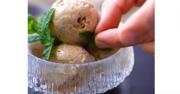 Незвично, смачно, зможе кожний. Cуддя  «МастерШеф» Ярославський дав рецепт морозива…з чорного хліба (ВІДЕО)