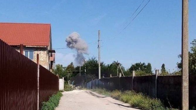 В Криму вибухи в Гвардійському, Кримський міст знову перекрито