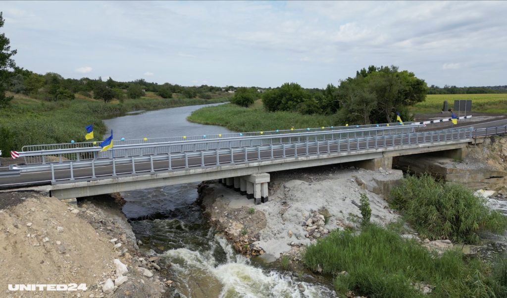 На Півдні відбудували ще один міст через Інгулець, зруйнований війною (ФОТО) 4