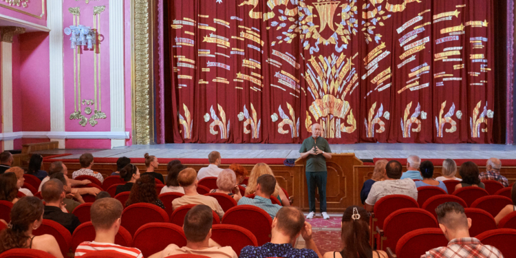 У Миколаєві український муздрамтеатр вже готує 4 нові вистави (ФОТО)