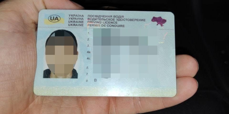 У Миколаєві патрульні виявили водія з підробленими документами (ФОТО)