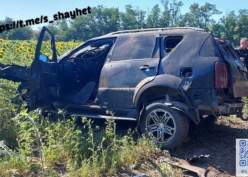 На Миколаївщині автівка підірвалась на міні: одна людина загинула, за життя іншої борються медики (ФОТО)
