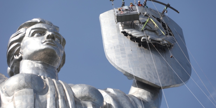 Окрім позбавлення радянського герба: монумент «Батьківщина-мати» хочуть перейменувати (ФОТО)