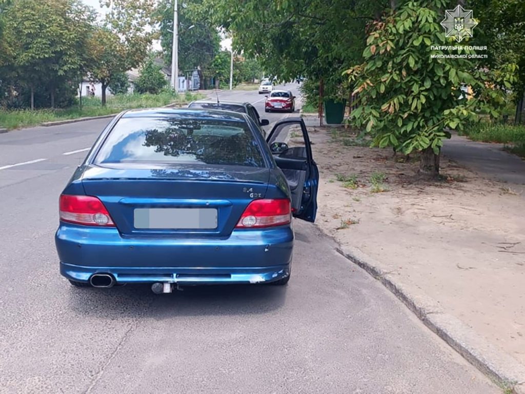 У Миколаєві патрульні виявили чергову автівку з підробленими документами: з’ясувалось, що завезли її з Молдови (ФОТО) 4