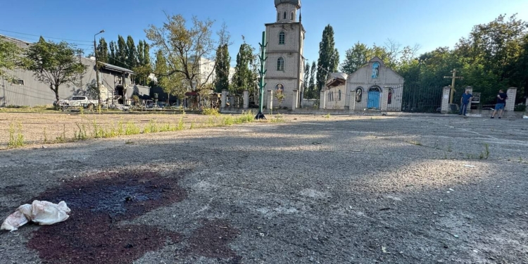 Наслідки вчорашнього ракетного удару росіян по Запоріжжю: троє цивільних осіб загинуло, дев’ять – отримали поранення (ФОТО)