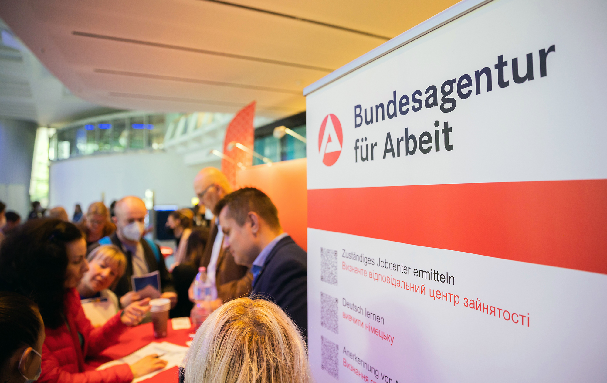 Кваліфікація і мова. Як українські біженці влаштовуються на роботу в Німеччині