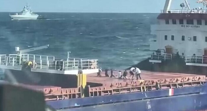 Стало відомо про реакцію Туреччини на висадку російського десанту на цивільне судно, що йшло в Ізмаїл (ВІДЕО)