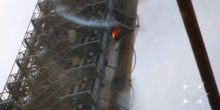 Пожежа на Мозирському НПЗ в Білорусі. СБУ попереджала, що РФ готує там провокацію (ВІДЕО)