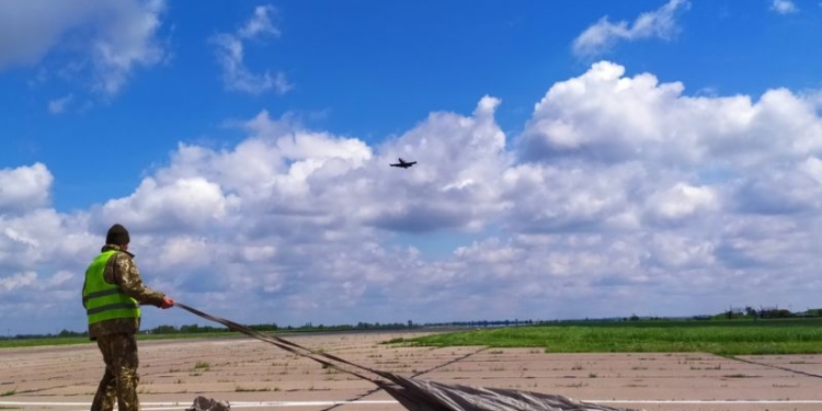 Чому ворог так наполегливо намагається знищити саме авіабазу в Старокостянтинові (ФОТО)