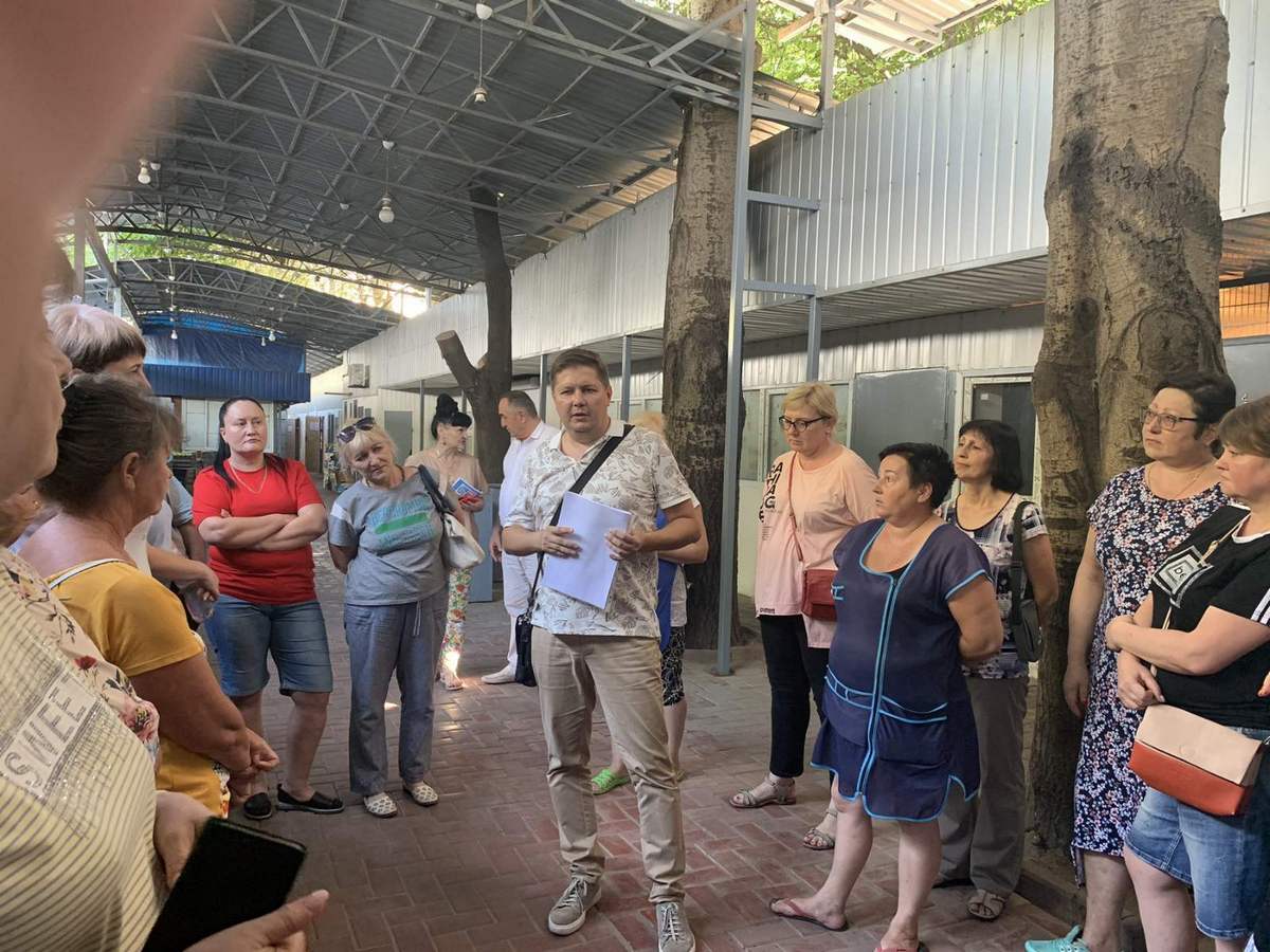 Миколаївські податківці на ринку “Юліана” розповіли підприємцям про застосування РРО/ПРРО (ФОТО)