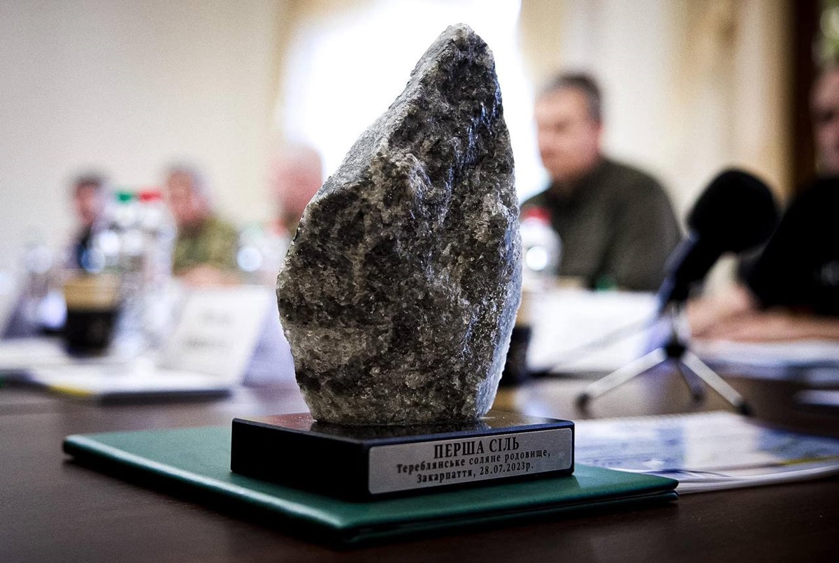 На Закарпатті добули першу сіль з нового родовища