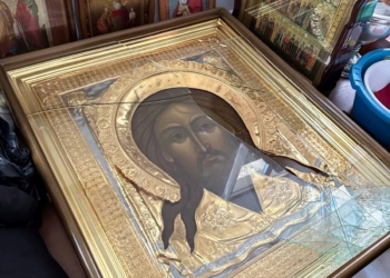 У Києво-Печерській лаврі чоловік розбив ікону