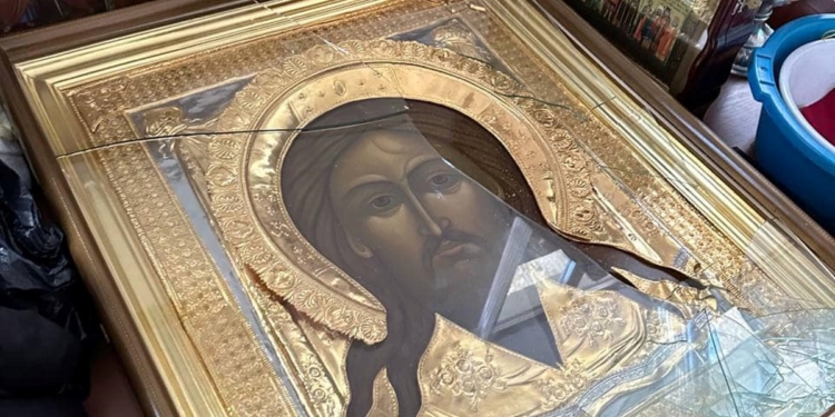 У Києво-Печерській лаврі чоловік розбив ікону