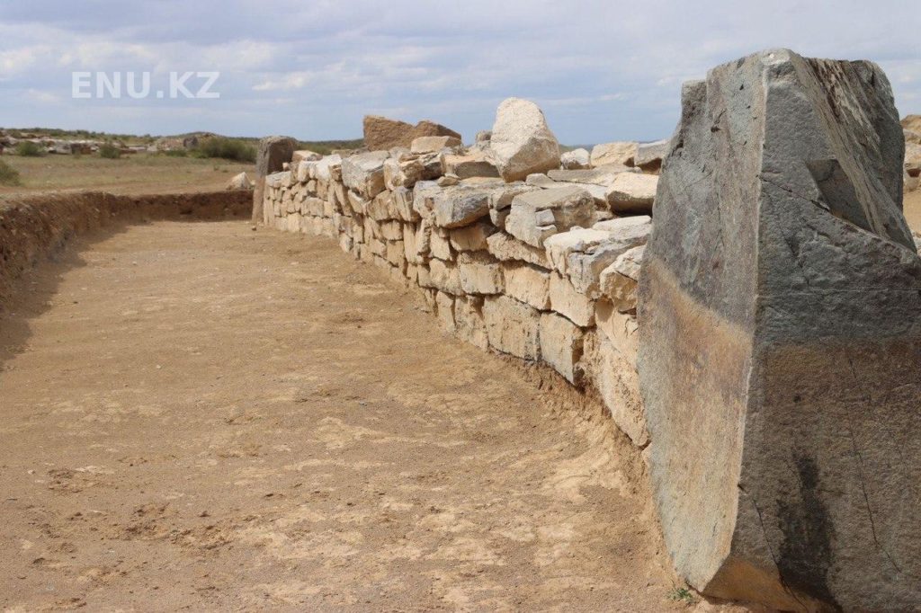 В Казахстані знайшли степову піраміду віком 4 тис.років (ФОТО) 5