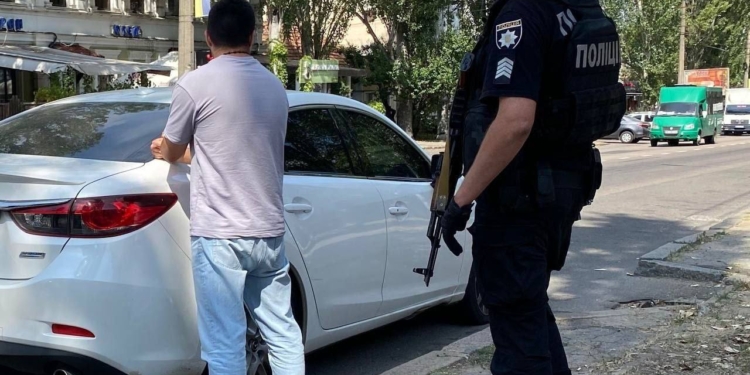 У Миколаєві викрили групу місцевих мешканців, які проводили махінації з нерухомістю, що після смерті господарів мала б перейти на баланс виморочного фонду виконкому (ФОТО)