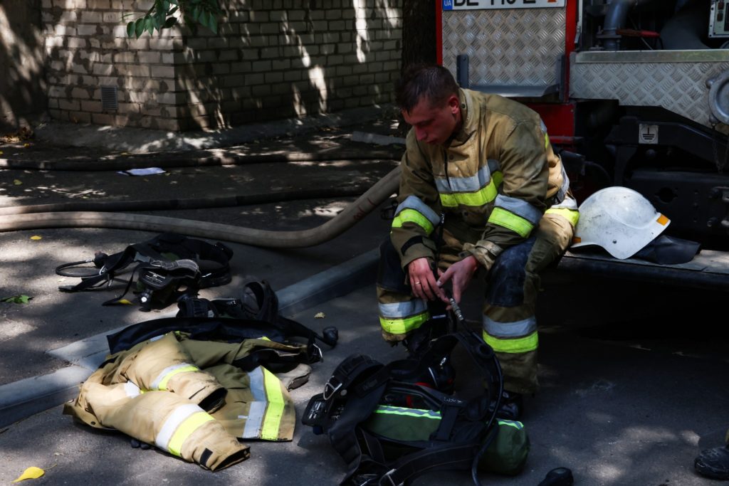 У Миколаєві на пожежі вогнеборці врятували трьох дітей (ФОТО) 6