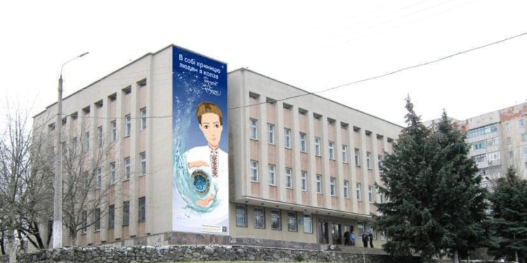 Відомі в Миколаєві художники створять мурал Григорію Сковороді на гімназії №47 (ФОТО)