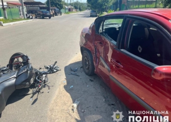 У Первомайську Renault Megane зіткнувся з мотоциклом Lifan. Що вийшло (ФОТО)