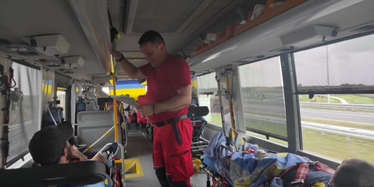 Ще 32 українців доправлено на спеціалізоване лікування та реабілітацію за кордон (ФОТО)