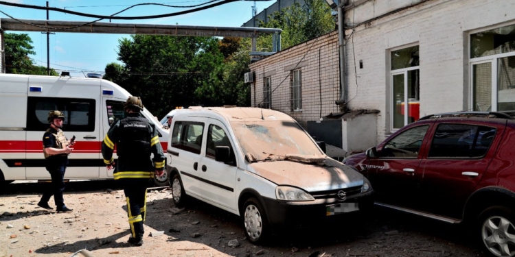 Російські терористи обстріляли Херсон: загинув молодий лікар, поранена медсестра (ФОТО)
