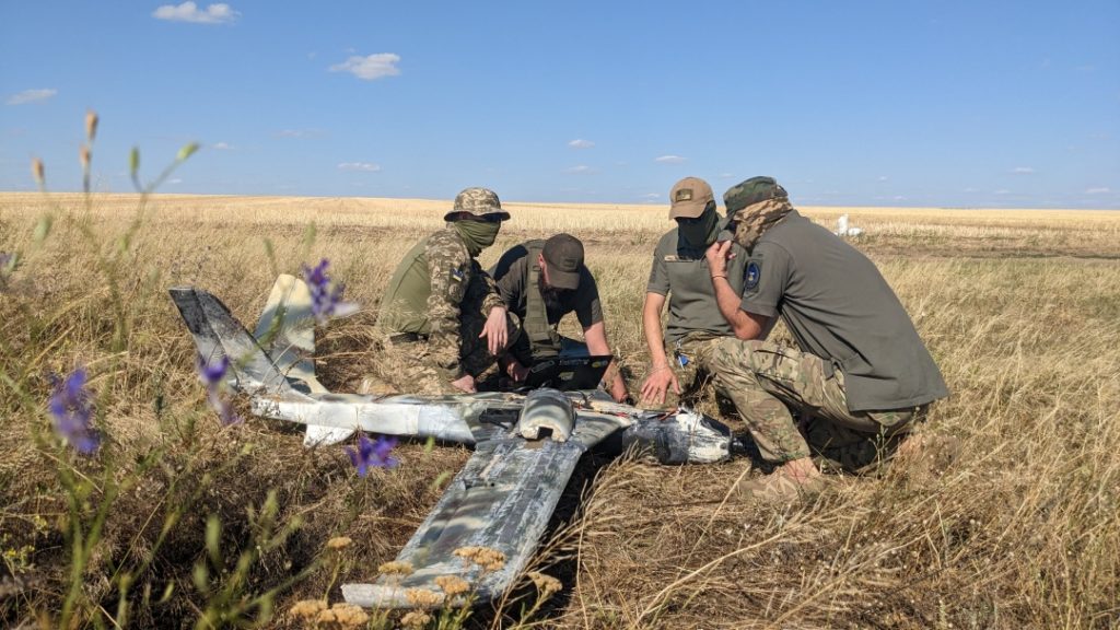 Ентузіасти з Миколаєва створили дрон «Бекфаєр», невидимий для ворожих ударів (ФОТО, ВІДЕО) 10