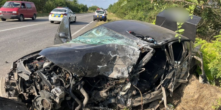 Дві ДТП на Миколаївщині: в одній – один загиблий і 8 постраждалих, зокрема 4 дітей, в іншій – три постраждалих (ФОТО)