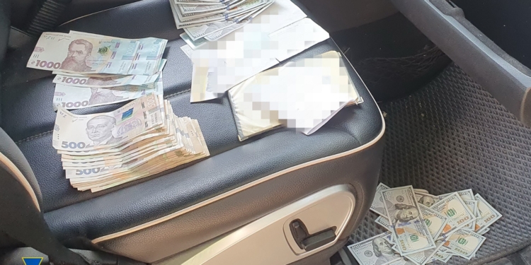 СБУ викрила у Вінниці понад 10 посадовців військової медкомісії та лікарів – брали з ухилянтів від $3 до 10 тис. (ФОТО)