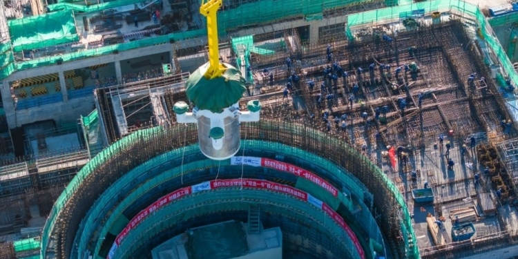 У Китаї завершили складання першого в світі комерційного малого модульного реактора