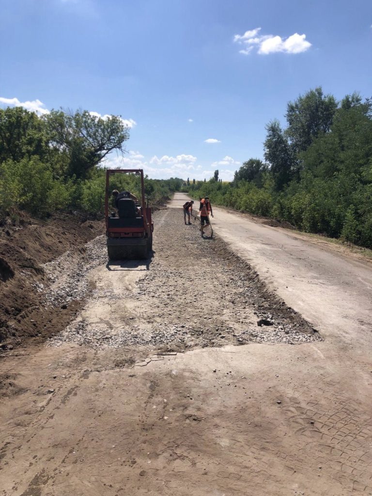 Минулого тижня ремонтні роботи виконувалися на ділянках 10 місцевих доріг Миколаївської області (ФОТО) 16