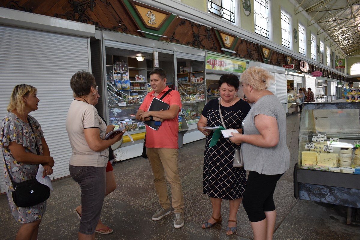 Миколаївські податківці пішли на ринки – переконувати і роз’яснювати (ФОТО)