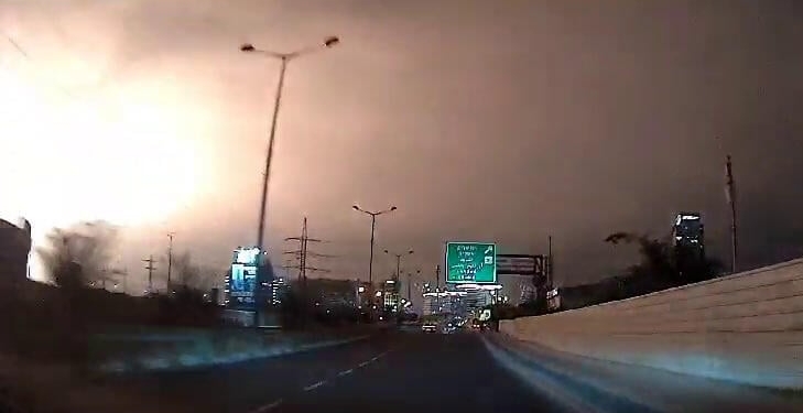 Сильний вибух пролунав на оборонному заводі в Ізраїлі (ВІДЕО)