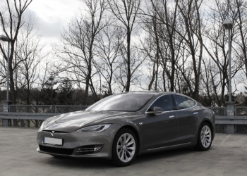 Бабський конфлікт і бандити на Tesla. В Миколаєві суд розглядає справу у стилі 90-х