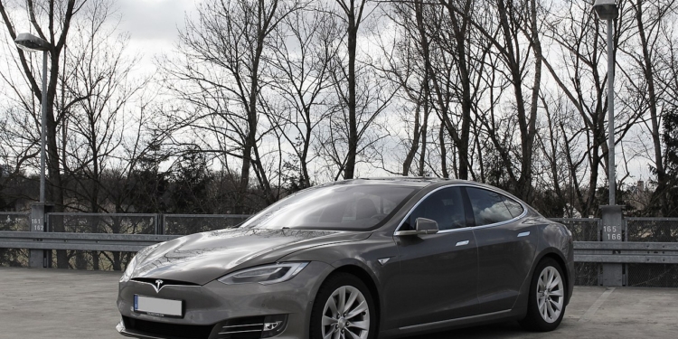 Бабський конфлікт і бандити на Tesla. В Миколаєві суд розглядає справу у стилі 90-х