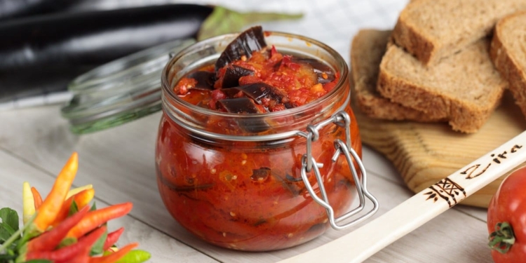 Готуємось до важкої зими. Баклажани з томатами – рецепт смачної закрутки